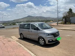 Photo - Hyundai Starex 2021 Silver