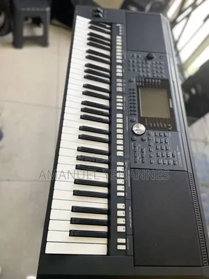 Photo - Yamaha PSR S950 Keyboard Piano