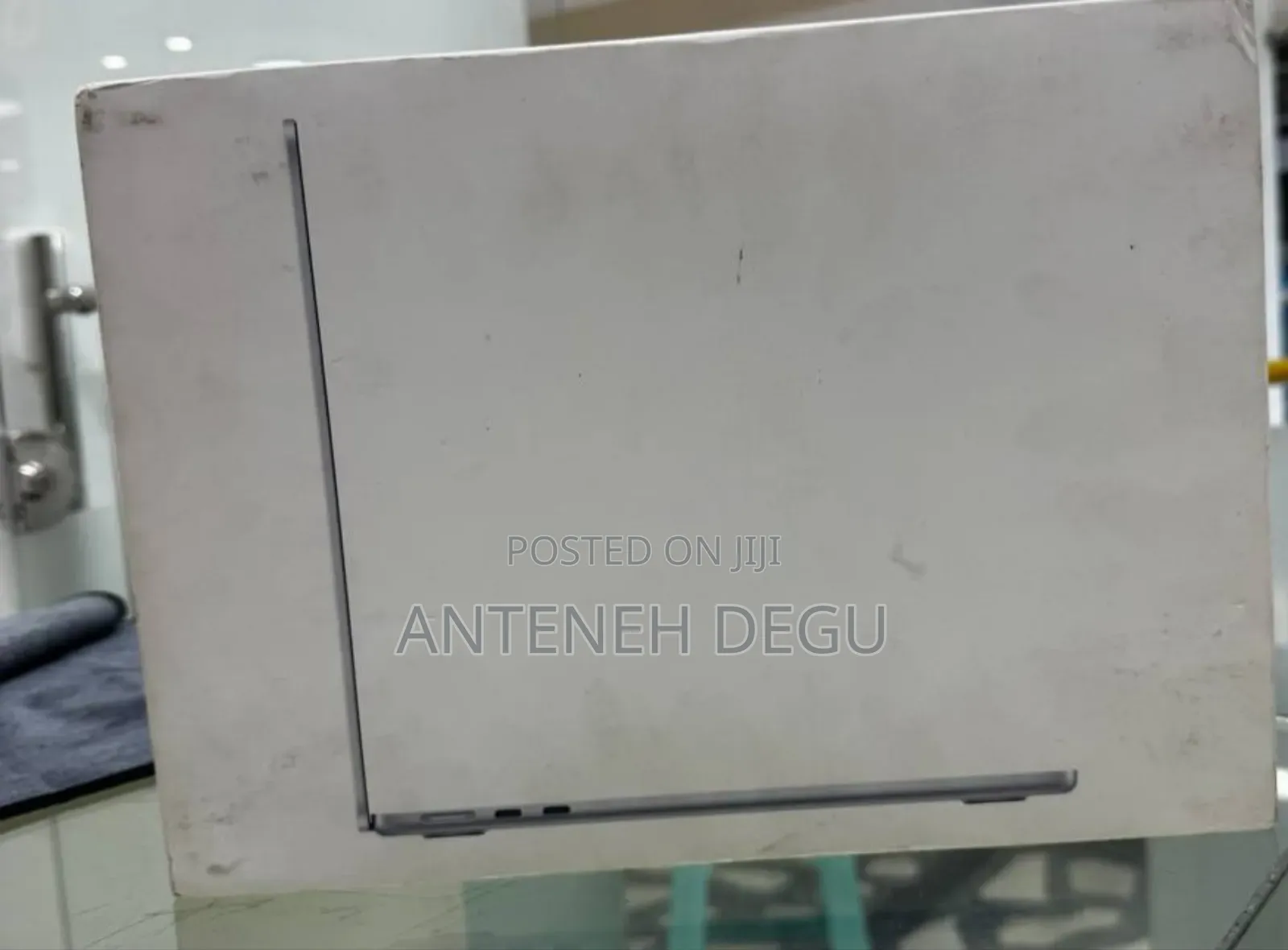 New Laptop Apple MacBook Air 2025 M4 13-Inch 16GB Apple M4 SSD 256GB