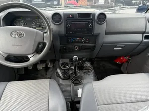 Toyota Land Cruiser 2018 White