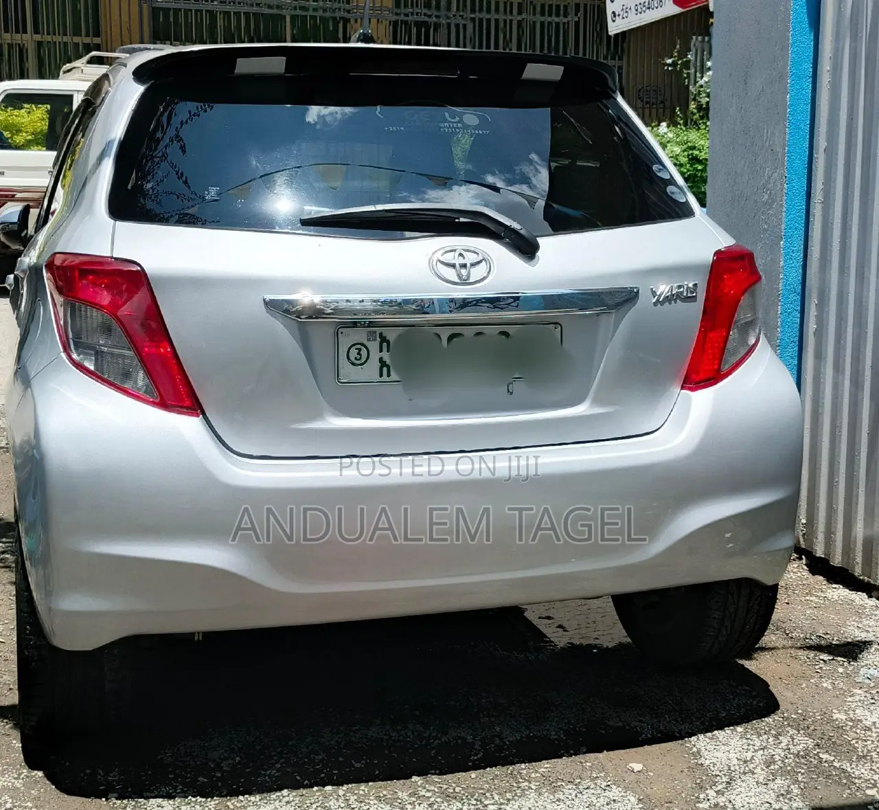 Toyota Yaris L Hatchback 5dr 2012 Silver