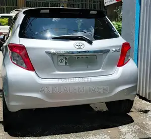 Toyota Yaris L Hatchback 5dr 2012 Silver