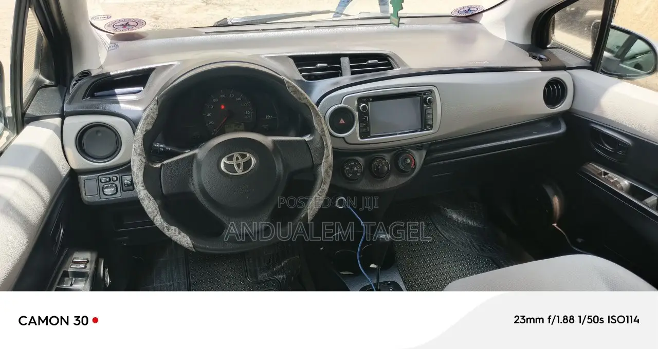 Toyota Yaris L Hatchback 5dr 2012 Silver