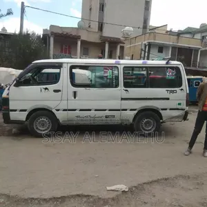 Toyota Hilux 2000 White