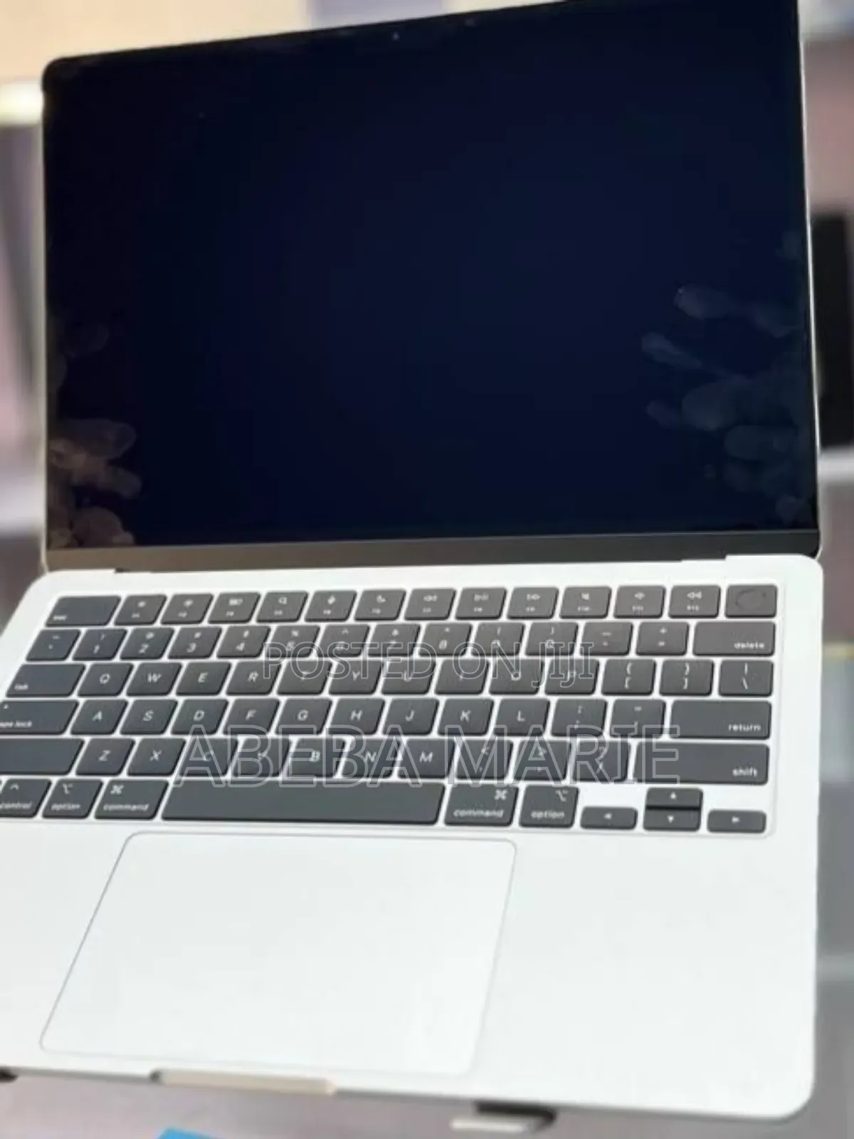 New Laptop Apple MacBook Air 2025 M4 13-Inch 16GB Apple M4 SSD 256GB