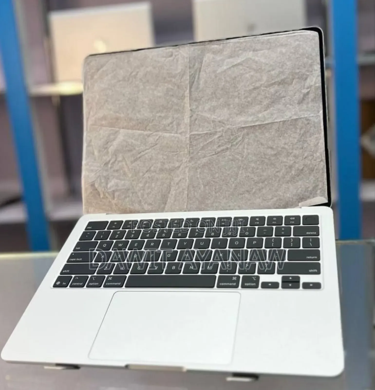 New Laptop Apple MacBook Air 2025 M4 13-Inch 16GB Apple M2 SSD 256GB