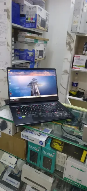 New Laptop MSI Raider GE68HX 13vi-202us 16GB Intel Core I9 SSD 1T