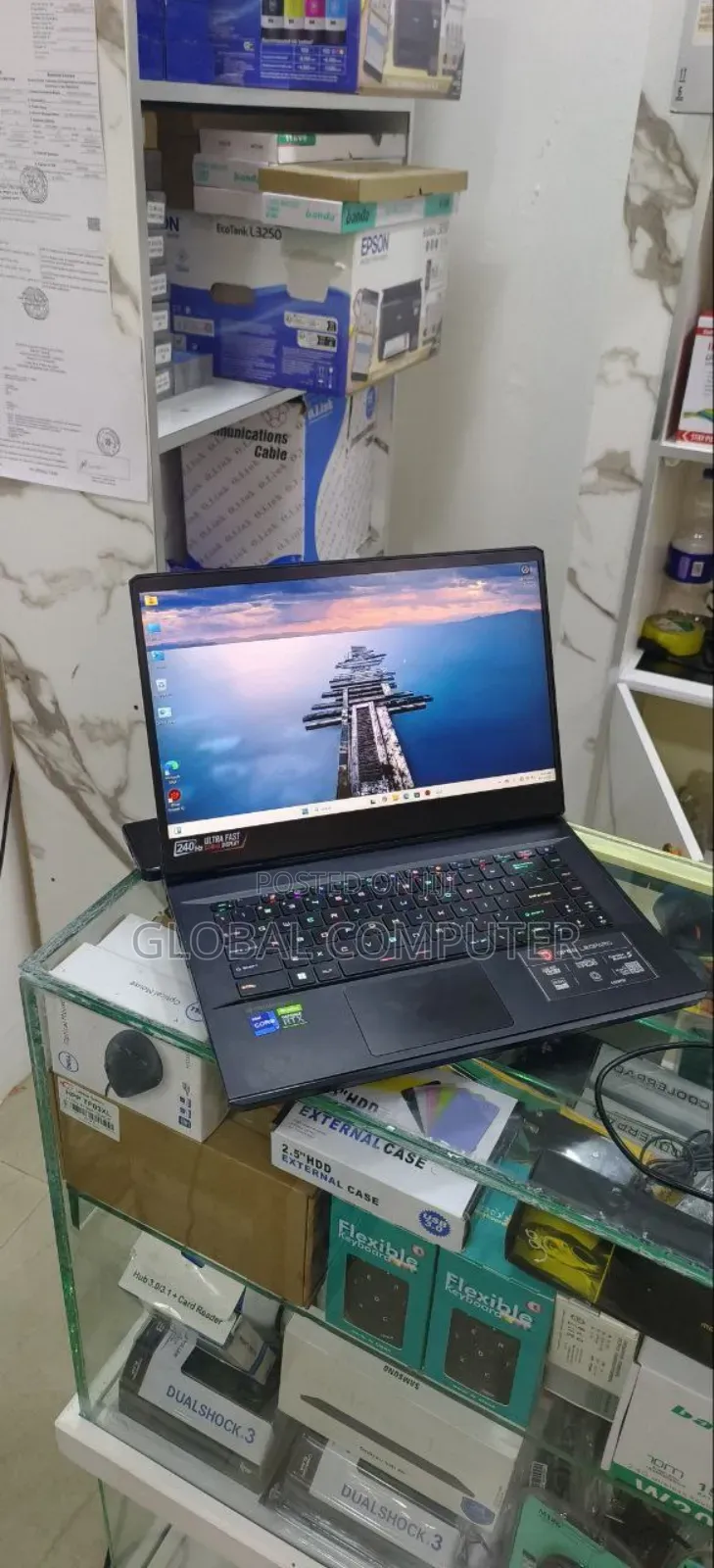 New Laptop MSI Raider GE68HX 13vi-202us 16GB Intel Core I9 SSD 1T