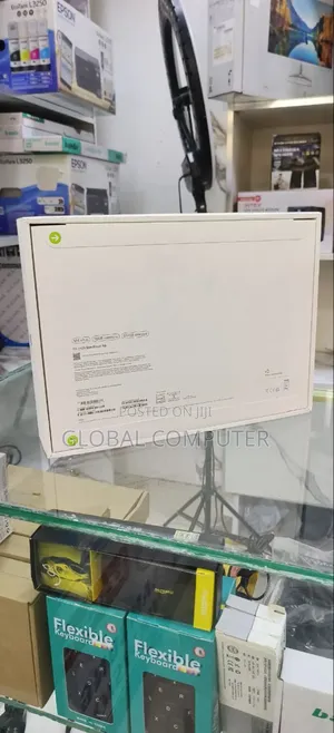 Photo - New Laptop Apple MacBook Air 2025 M4 13-Inch 16GB Apple M4 SSD 256GB