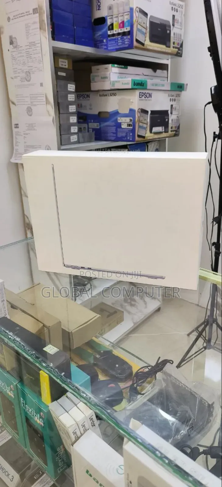 New Laptop Apple MacBook Air 2025 M4 13-Inch 16GB Apple M4 SSD 256GB