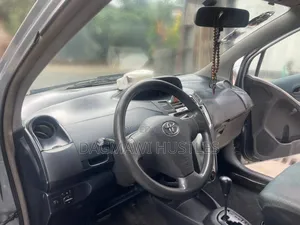 Toyota Yaris 1.0 2006 Gray