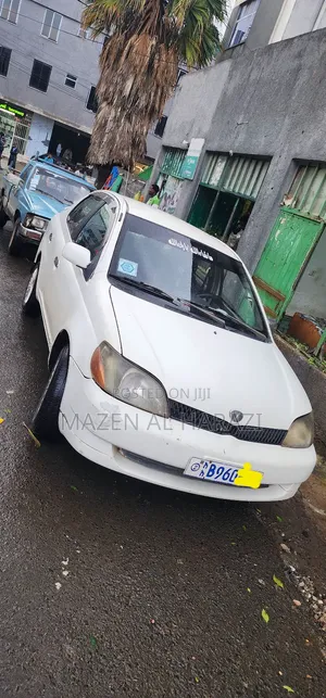 Toyota Platz 2001 White