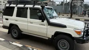 Photo - Toyota Land Cruiser 2018 White