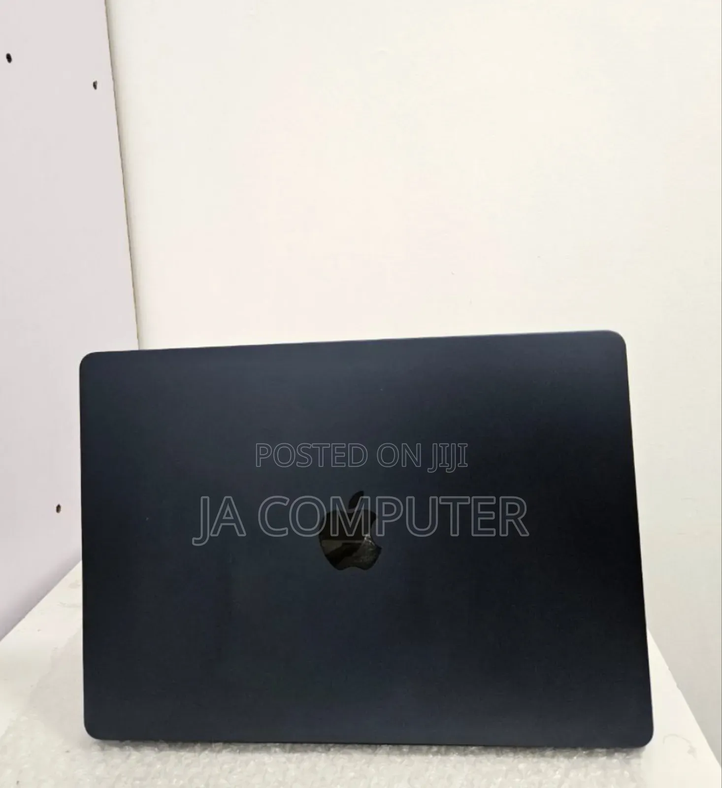 New Laptop Apple MacBook Air 2023 M2 8GB Apple M2 SSD 512GB