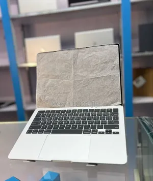 New Laptop Apple MacBook Air 2025 M4 13-Inch 16GB Apple M4 SSD 256GB