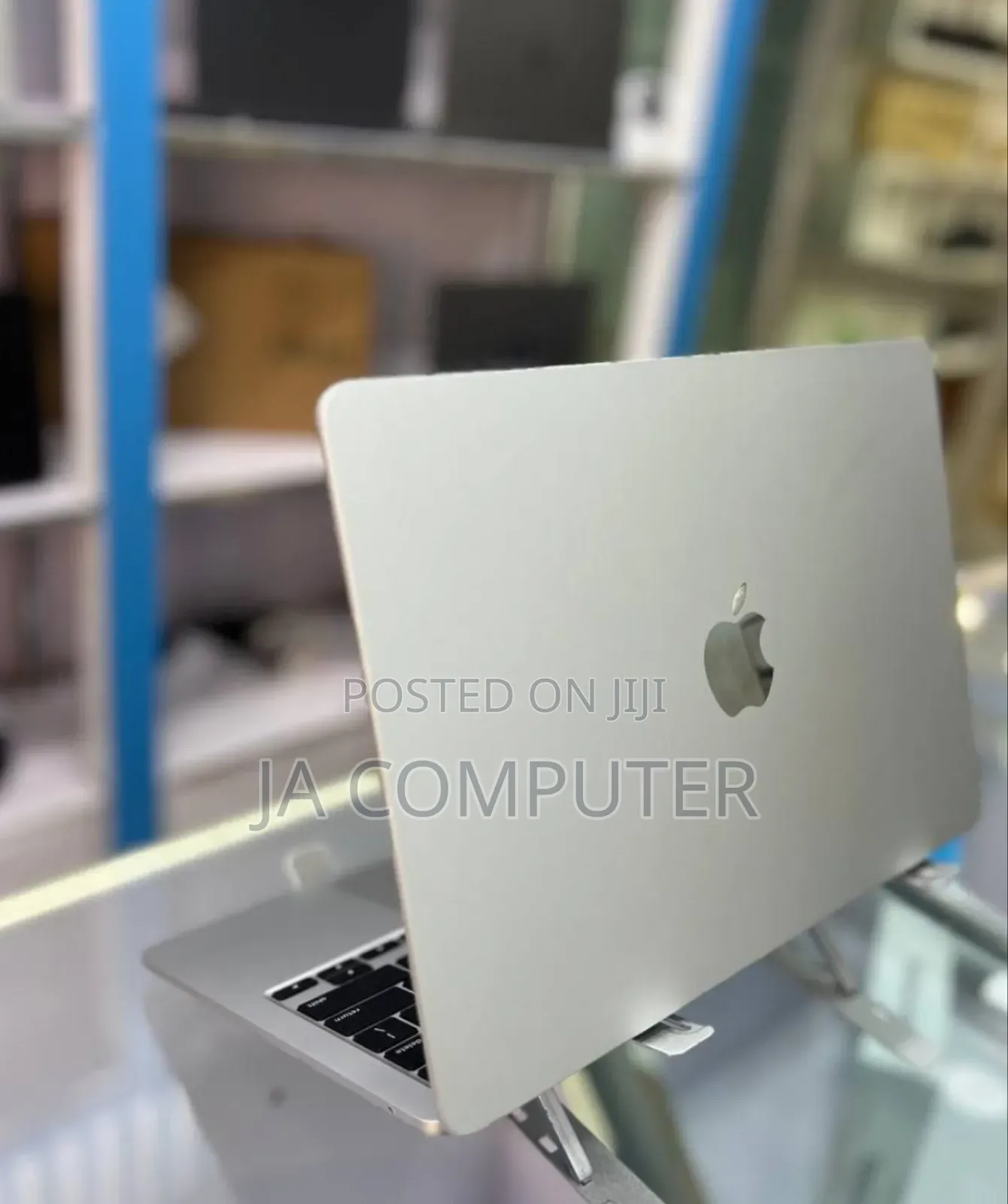 New Laptop Apple MacBook Air 2025 M4 13-Inch 16GB Apple M4 SSD 256GB