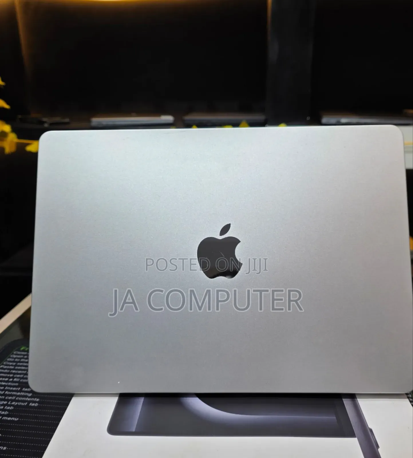 New Laptop Apple MacBook Air 2022 M2 16GB Apple M1 SSD 256GB