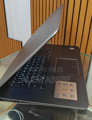 New Laptop Dell Inspiron 15 8GB Intel Core I5 HDD 1T