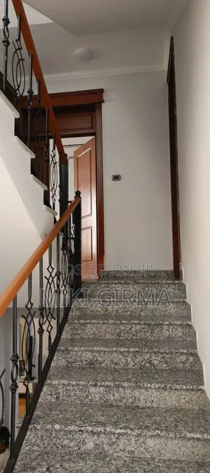 6bdrm Townhouse/Terrace in አያት አዲስ አበባ, Bole for sale