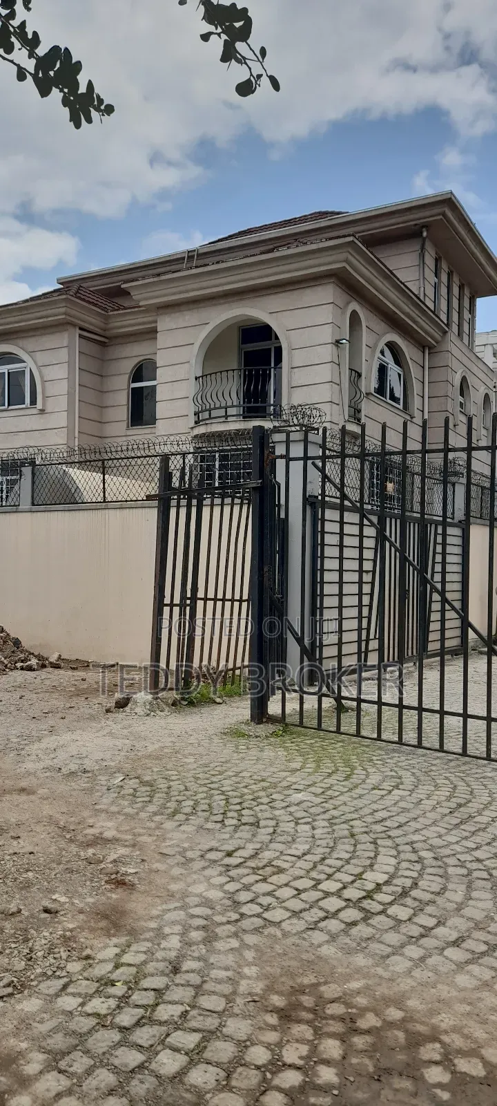 9bdrm House in Jermen, Nifas Silk-Lafto for sale