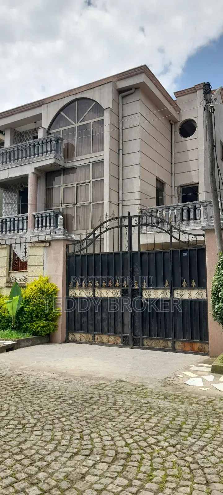 10bdrm House in Jermen, Nifas Silk-Lafto for sale