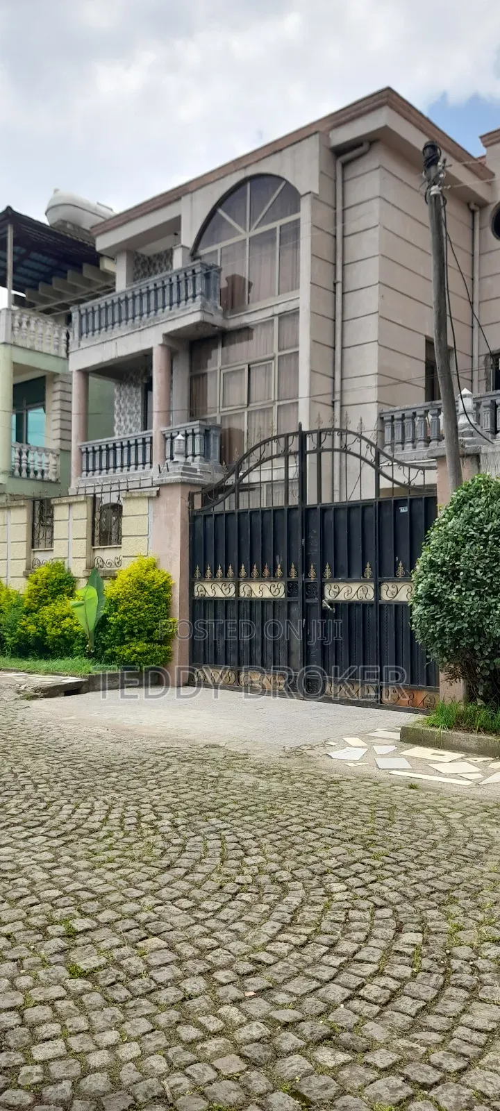 10bdrm House in Jermen, Nifas Silk-Lafto for sale