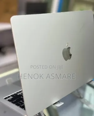 New Laptop Apple MacBook 16GB Apple M4 SSD 256GB