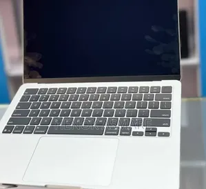 New Laptop Apple MacBook 16GB Apple M4 SSD 256GB