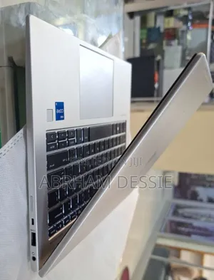 New Laptop HP EliteBook 840 G10 16GB Intel Core I5 SSD 1T