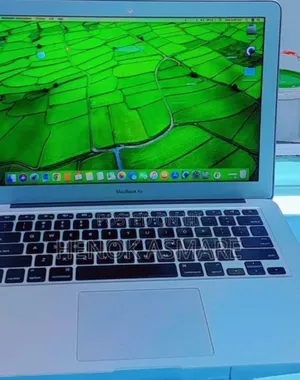 New Laptop Apple MacBook 4GB Intel Core I5 SSD 256GB