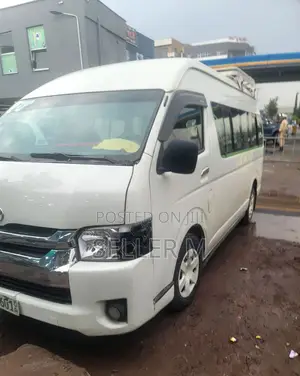 Toyota HiAce 2005 White