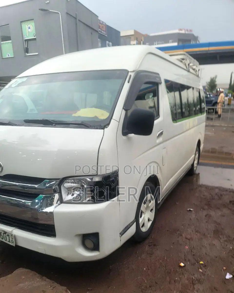 Toyota HiAce 2005 White