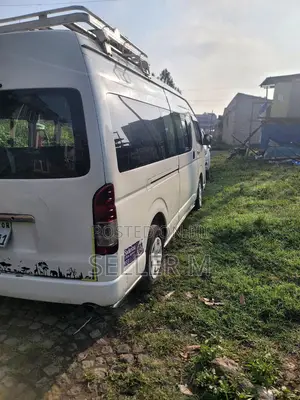 Toyota HiAce 2005 White