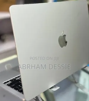 New Laptop Apple MacBook Air 2025 M4 13-Inch 16GB Apple M4 SSD 256GB