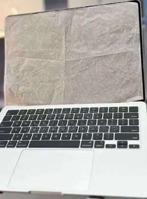 New Laptop Apple MacBook Air 2025 M4 13-Inch 16GB Apple M4 SSD 256GB