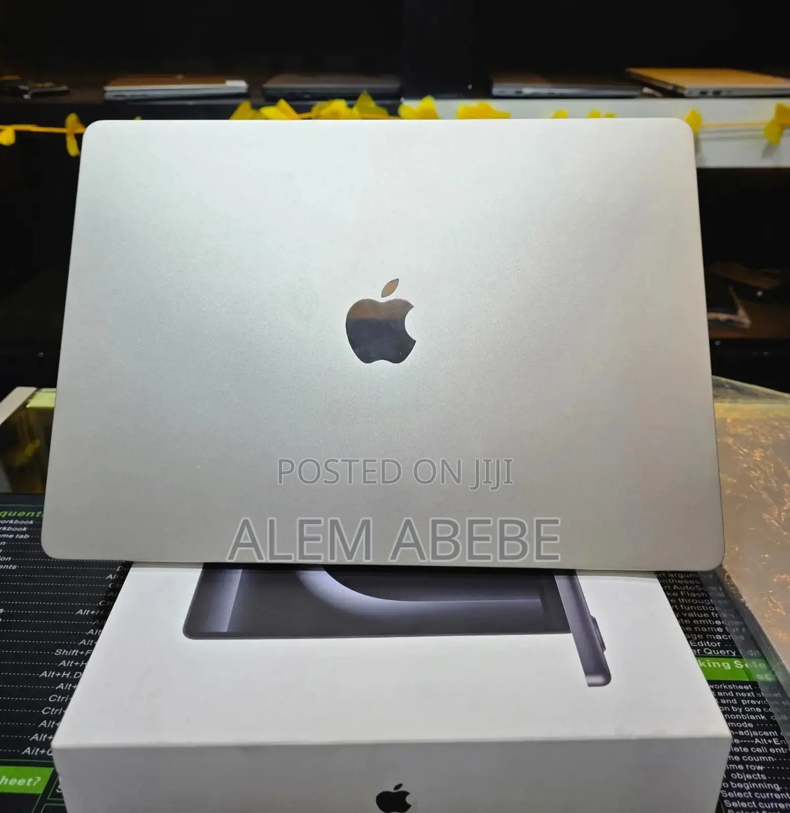 New Laptop Apple MacBook Air 2024 M3 15-Inch 8GB Apple M3 SSD 256GB