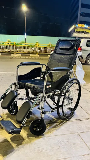 Photo - Toilet Wheelchair 手wheelchair 口wheelchair田wheelchair 手wheelchair 水whee