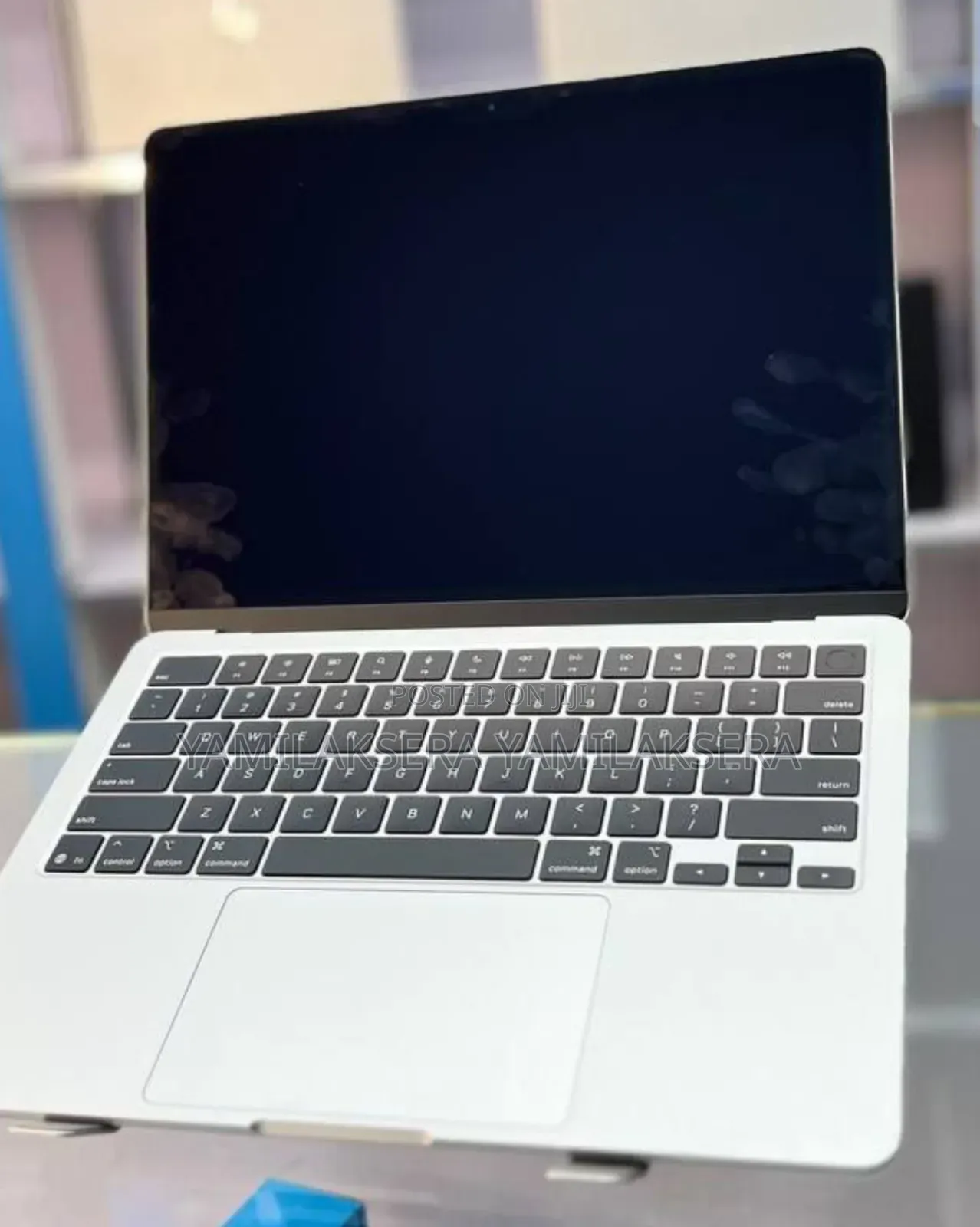 New Laptop Apple MacBook Air 2025 M4 13-Inch 16GB Apple M4 SSD 256GB