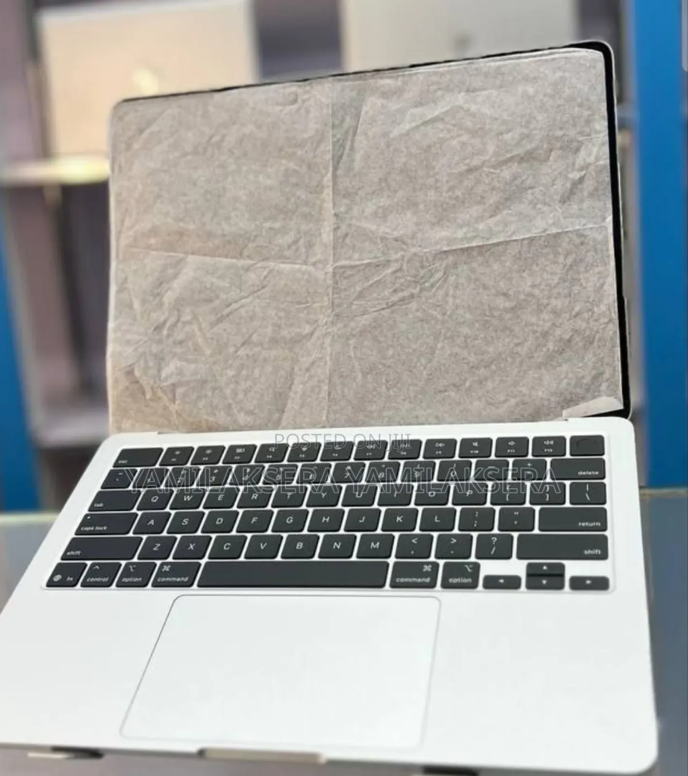 New Laptop Apple MacBook Air 2025 M4 13-Inch 16GB Apple M4 SSD 256GB