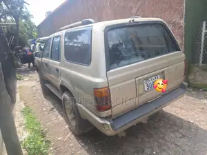 Toyota Hilux 1990 Silver