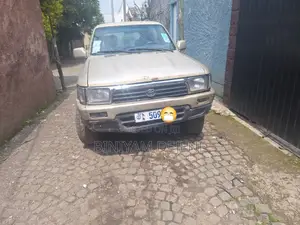 Photo - Toyota Hilux 1990 Silver