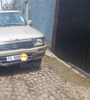 Toyota Hilux 1990 Silver
