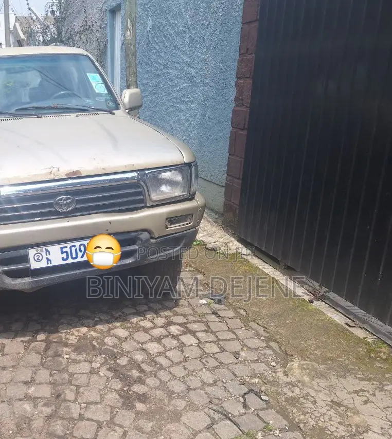 Toyota Hilux 1990 Silver