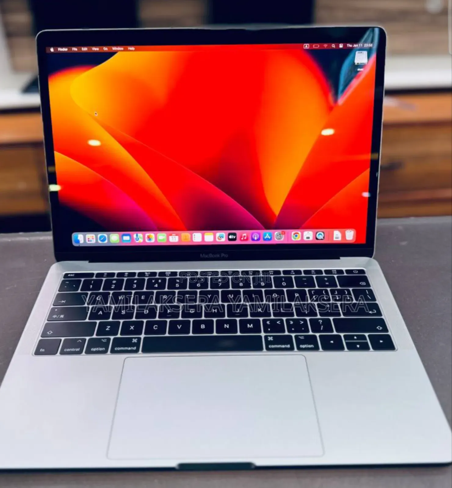 New Laptop Apple MacBook Pro 2017 8GB SSD 512GB