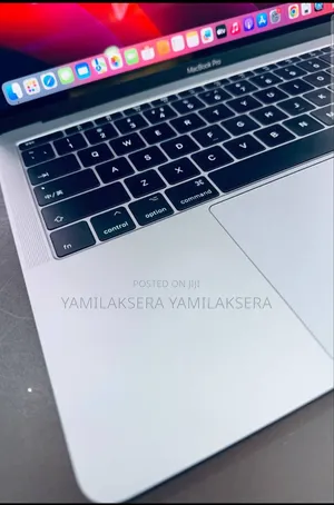 New Laptop Apple MacBook Pro 2017 8GB SSD 512GB