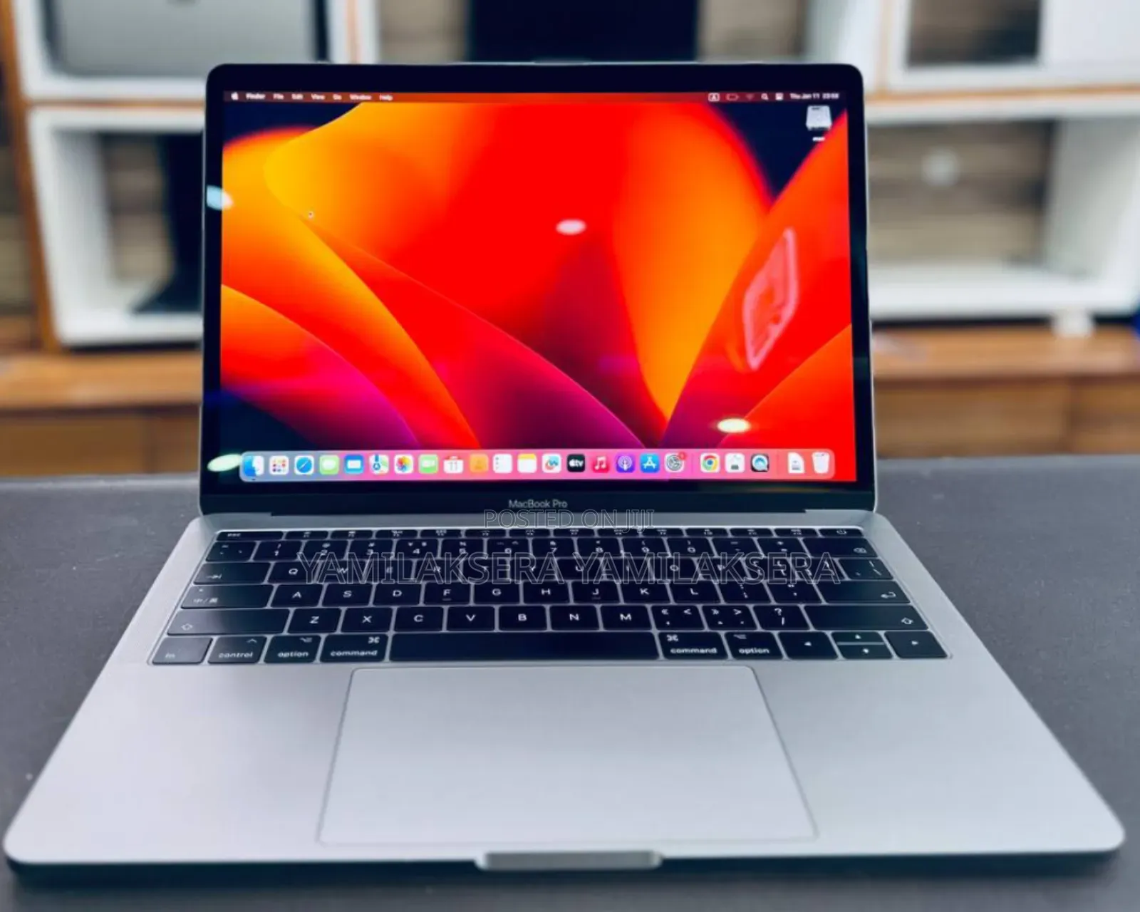 New Laptop Apple MacBook Pro 2017 8GB SSD 512GB