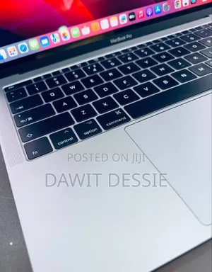 New Laptop Apple MacBook Pro 2017 8GB AMD Ryzen 9 SSD 512GB