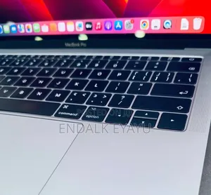 New Laptop Apple MacBook Pro 2017 8GB SSD 512GB