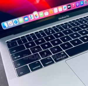 New Laptop Apple MacBook Pro 2017 8GB SSD 512GB