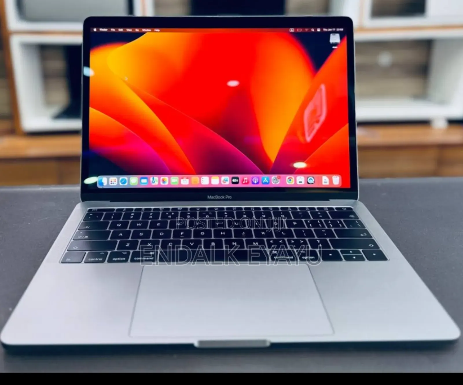 New Laptop Apple MacBook Pro 2017 8GB SSD 512GB